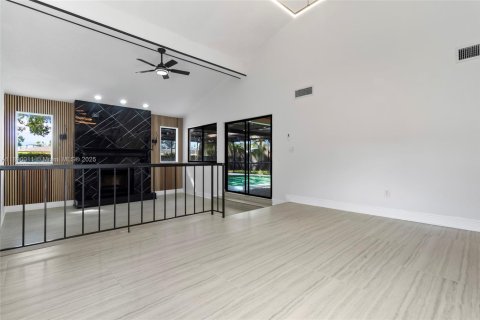 Casa en venta en Tampa, Florida, 3 dormitorios, 180.6 m2 № 1939263 - foto 17
