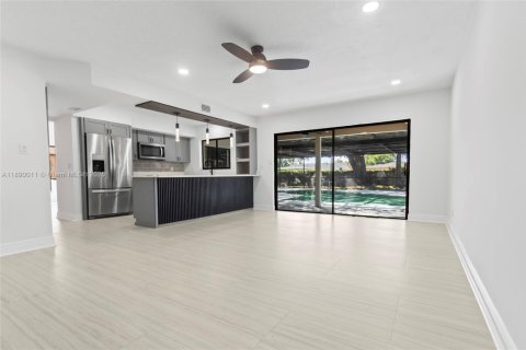 Casa en venta en Tampa, Florida, 3 dormitorios, 180.6 m2 № 1939263 - foto 27