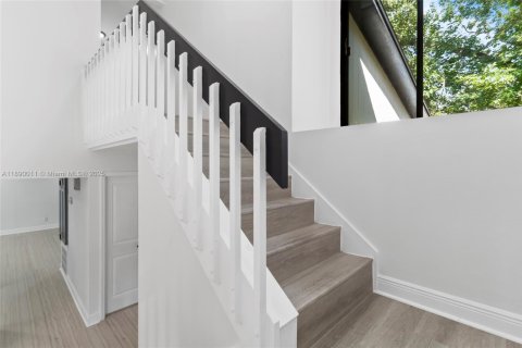 Casa en venta en Tampa, Florida, 3 dormitorios, 180.6 m2 № 1939263 - foto 30