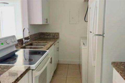 Condominio en alquiler en Tamarac, Florida, 3 dormitorios № 2045422 - foto 20