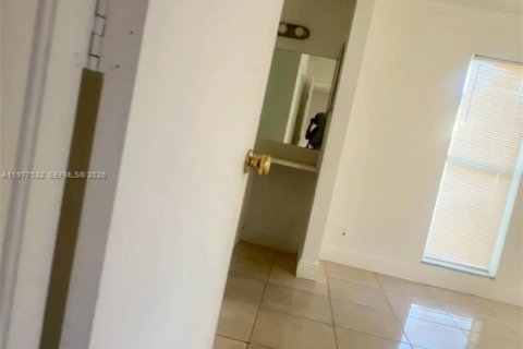 Condominio en alquiler en Tamarac, Florida, 3 dormitorios № 2045422 - foto 9