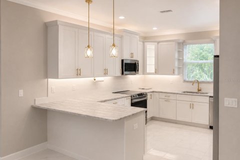 Villa ou maison à louer à Lakeland, Floride: 4 chambres, 181.9 m2 № 2148337 - photo 17