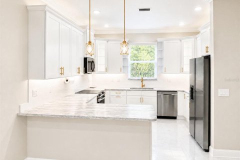 Villa ou maison à louer à Lakeland, Floride: 4 chambres, 181.9 m2 № 2148337 - photo 16