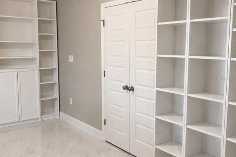 Villa ou maison à louer à Lakeland, Floride: 4 chambres, 181.9 m2 № 2148337 - photo 9