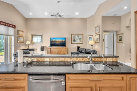 House in Boca Raton, Florida 3 bedrooms, 199 sq.m. № 1892333 - photo 14