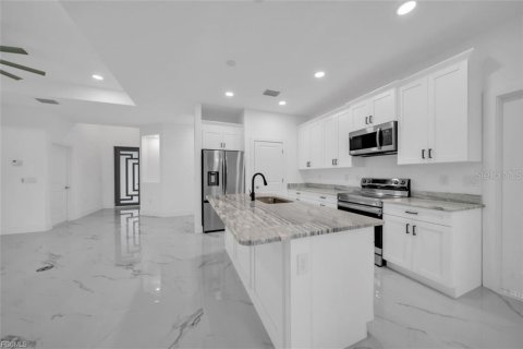 House in Lehigh Acres, Florida 3 bedrooms, 159.23 sq.m. № 1843577 - photo 14