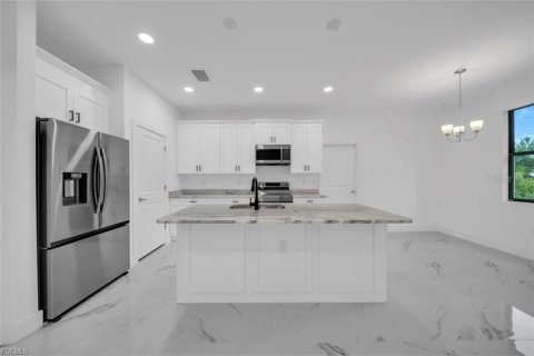 House in Lehigh Acres, Florida 3 bedrooms, 159.23 sq.m. № 1843577 - photo 18