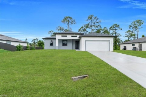 House in Lehigh Acres, Florida 3 bedrooms, 159.23 sq.m. № 1843577 - photo 2