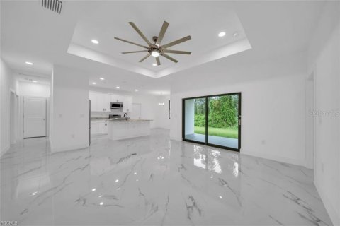 House in Lehigh Acres, Florida 3 bedrooms, 159.23 sq.m. № 1843577 - photo 12