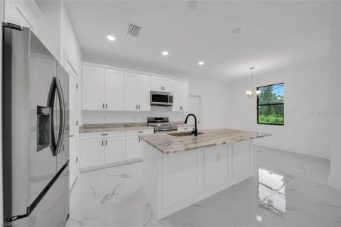 House in Lehigh Acres, Florida 3 bedrooms, 159.23 sq.m. № 1843577 - photo 13