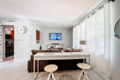 Copropriété à louer à Miami, Floride: 1 chambre, 48.22 m2 № 1975158 - photo 3