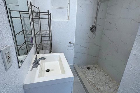 Casa en alquiler en Fort Lauderdale, Florida, 1 dormitorio, 262.54 m2 № 1951963 - foto 7