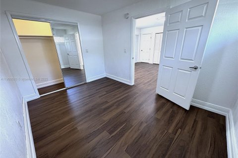 Casa en alquiler en Fort Lauderdale, Florida, 1 dormitorio, 262.54 m2 № 1951963 - foto 6
