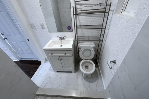 Casa en alquiler en Fort Lauderdale, Florida, 1 dormitorio, 262.54 m2 № 1951963 - foto 8