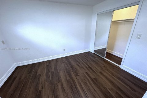 Casa en alquiler en Fort Lauderdale, Florida, 1 dormitorio, 262.54 m2 № 1951963 - foto 4