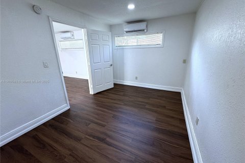 Casa en alquiler en Fort Lauderdale, Florida, 1 dormitorio, 262.54 m2 № 1951963 - foto 5