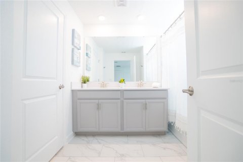 Townhouse in Davenport, Florida 4 bedrooms, 177.81 sq.m. № 1913329 - photo 27