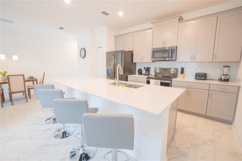Townhouse in Davenport, Florida 4 bedrooms, 177.81 sq.m. № 1913329 - photo 14