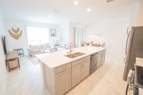 Townhouse in Davenport, Florida 4 bedrooms, 177.81 sq.m. № 1913329 - photo 19