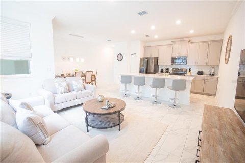 Townhouse in Davenport, Florida 4 bedrooms, 177.81 sq.m. № 1913329 - photo 10