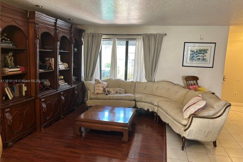 Adosado en venta en Miami-Dade, Florida, 3 dormitorios, 168.99 m2 № 1753121 - foto 3