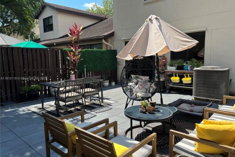 Adosado en venta en Miami-Dade, Florida, 3 dormitorios, 168.99 m2 № 1753121 - foto 17
