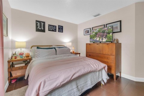 Adosado en venta en Miami-Dade, Florida, 3 dormitorios, 168.99 m2 № 1753121 - foto 24
