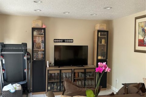 Adosado en venta en Miami-Dade, Florida, 3 dormitorios, 168.99 m2 № 1753121 - foto 8