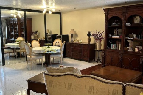 Adosado en venta en Miami-Dade, Florida, 3 dormitorios, 168.99 m2 № 1753121 - foto 4