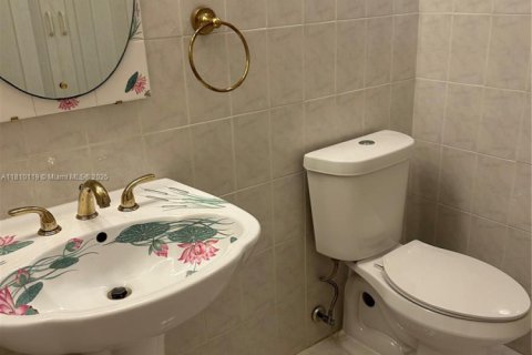 Adosado en venta en Miami-Dade, Florida, 3 dormitorios, 168.99 m2 № 1753121 - foto 9