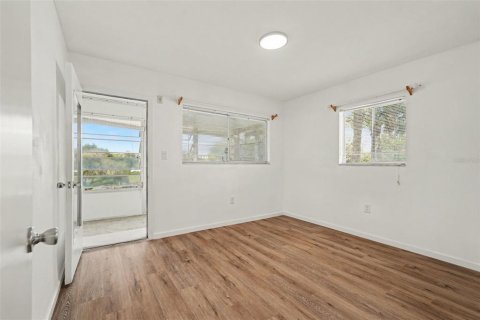 Condo in Seminole, Florida, 2 bedrooms  № 2399093 - photo 23