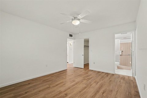 Condo in Seminole, Florida, 2 bedrooms  № 2399093 - photo 21
