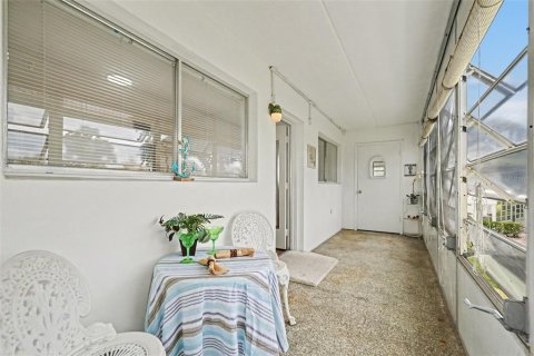 Condo in Seminole, Florida, 2 bedrooms  № 2399093 - photo 27