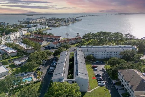 Condo in Dunedin, Florida, 2 bedrooms  № 2416964 - photo 27
