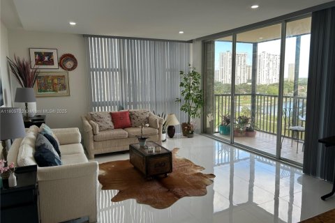 Condo in Aventura, Florida, 2 bedrooms  № 1865240 - photo 6