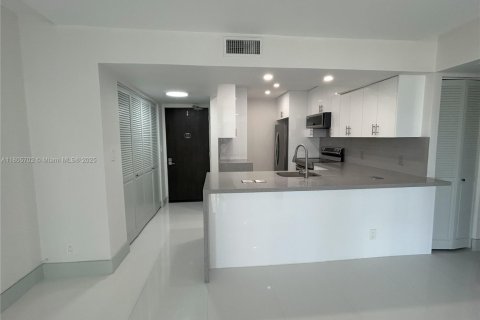 Condo in Aventura, Florida, 2 bedrooms  № 1865240 - photo 8