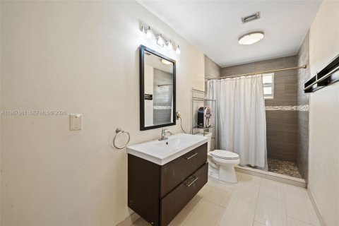 Купить виллу или дом в Майами-Спрингс, Флорида 3 спальни, 154.5м2, № 2031979 - фото 18