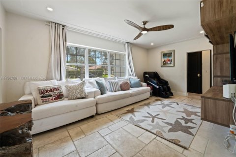 Купить виллу или дом в Майами-Спрингс, Флорида 3 спальни, 154.5м2, № 2031979 - фото 8