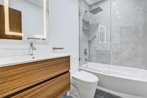 Adosado en venta en Plantation, Florida, 2 dormitorios, 139.35 m2 № 1947199 - foto 15