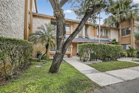 Adosado en venta en Plantation, Florida, 2 dormitorios, 139.35 m2 № 1947199 - foto 1