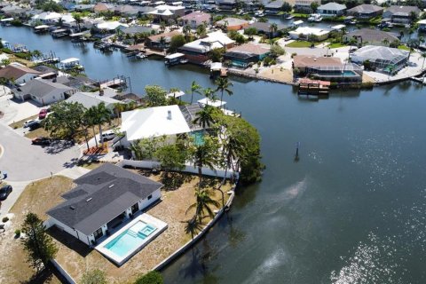 House in Apollo Beach, Florida 3 bedrooms, 184.78 sq.m. № 1657705