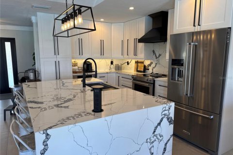 House in Apollo Beach, Florida 3 bedrooms, 184.78 sq.m. № 1657705 - photo 11