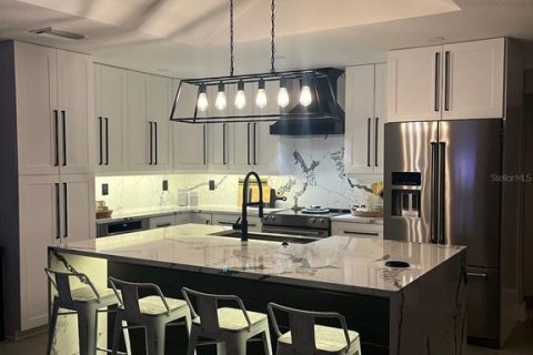 House in Apollo Beach, Florida 3 bedrooms, 184.78 sq.m. № 1657705 - photo 13