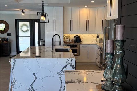 House in Apollo Beach, Florida 3 bedrooms, 184.78 sq.m. № 1657705 - photo 17