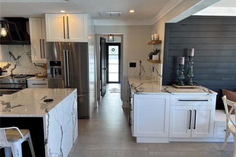 House in Apollo Beach, Florida 3 bedrooms, 184.78 sq.m. № 1657705 - photo 18