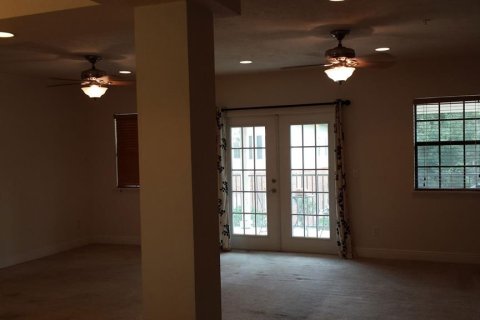 Condo in Gainesville, Florida, 2 bedrooms № 2234471 - photo 3