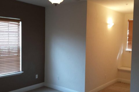 Condo in Gainesville, Florida, 2 bedrooms № 2234471 - photo 11