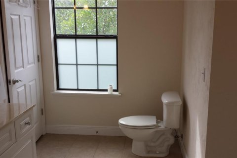 Condo in Gainesville, Florida, 2 bedrooms № 2234471 - photo 17