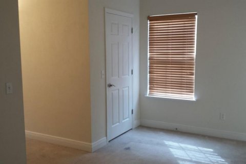 Condo in Gainesville, Florida, 2 bedrooms № 2234471 - photo 16