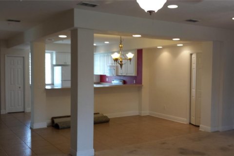 Condo in Gainesville, Florida, 2 bedrooms № 2234471 - photo 4